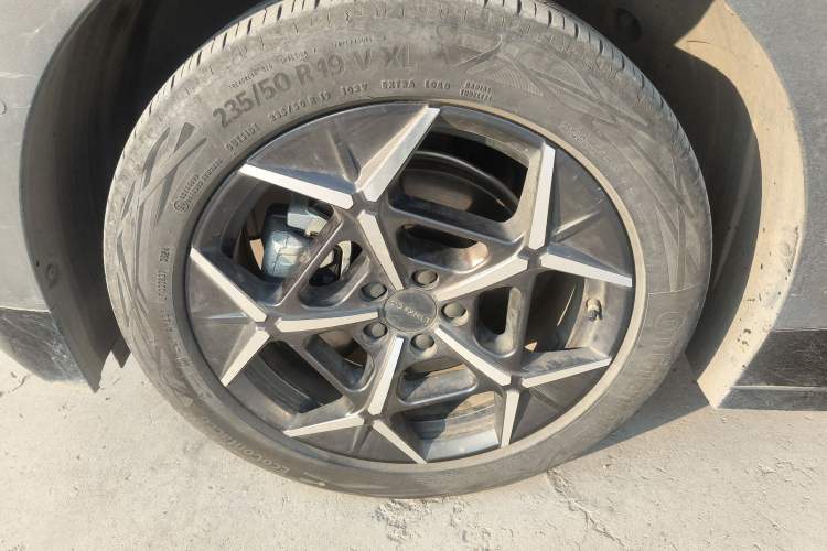 Used Lynk & Co Z20 2025 530 km Range Rear-Wheel Drive Max Left Front Wheel Hub