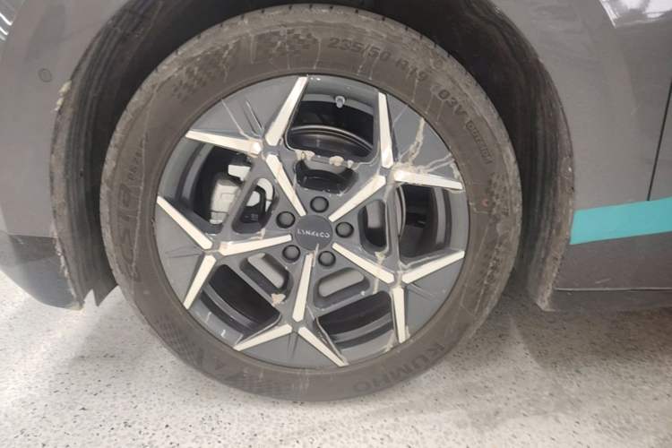 Used Lynk & Co Z20 2025 530 km Range Rear-Wheel Drive Pro Left Front Wheel Hub