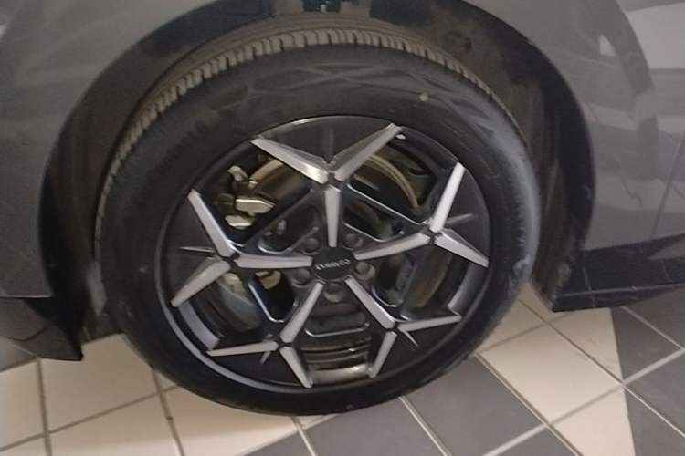 Used Lynk & Co Z20 2025 530 km Range Rear-Wheel Drive Max Left Front Wheel Hub
