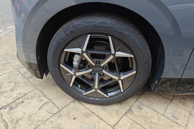 Used Lynk & Co Z20 2025 530 km Range Rear-Wheel Drive Max Left Front Wheel Hub