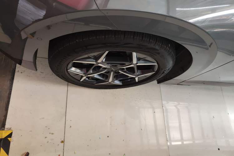Used Lynk & Co Z20 2025 530 km Range Rear-Wheel Drive Max Left Front Wheel Hub