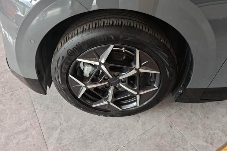 Used Lynk & Co Z20 2025 530 km Range Rear-Wheel Drive Max Left Front Wheel Hub