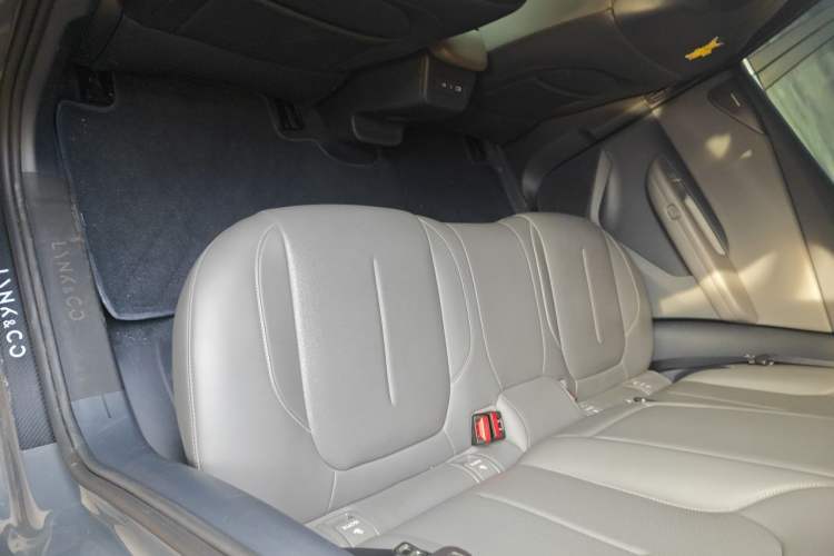 Used Lynk & Co Z20 2025 530 km Range Rear-Wheel Drive Max Left Rear Seat