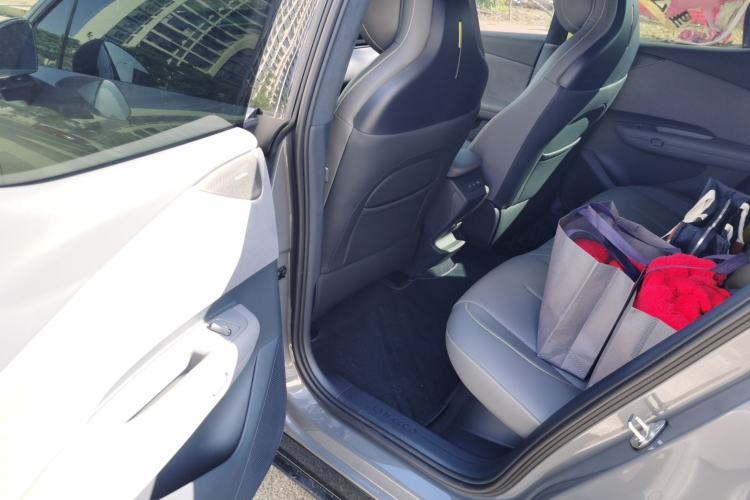 Used Lynk & Co Z20 2025 530 km Range Rear-Drive Max "Chasing the Sun" Edition Left Rear Seat
