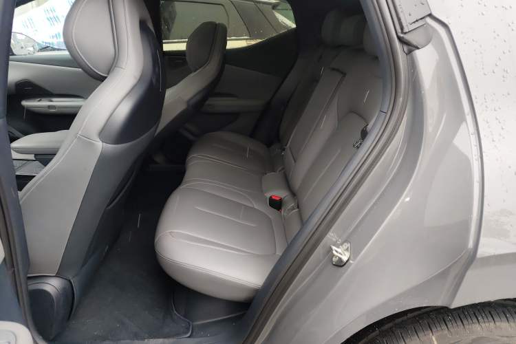 Used Lynk & Co Z20 2025 530 km Range Rear-Wheel Drive Max Left Rear Seat
