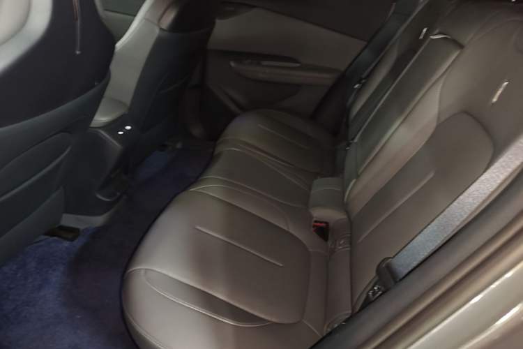 Used Lynk & Co Z20 2025 530 km Range Rear-Wheel Drive Max Left Rear Seat