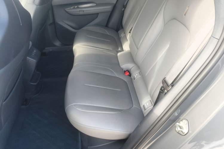 Used Lynk & Co Z20 2025 530 km Range Rear-Wheel Drive Pro Left Rear Seat