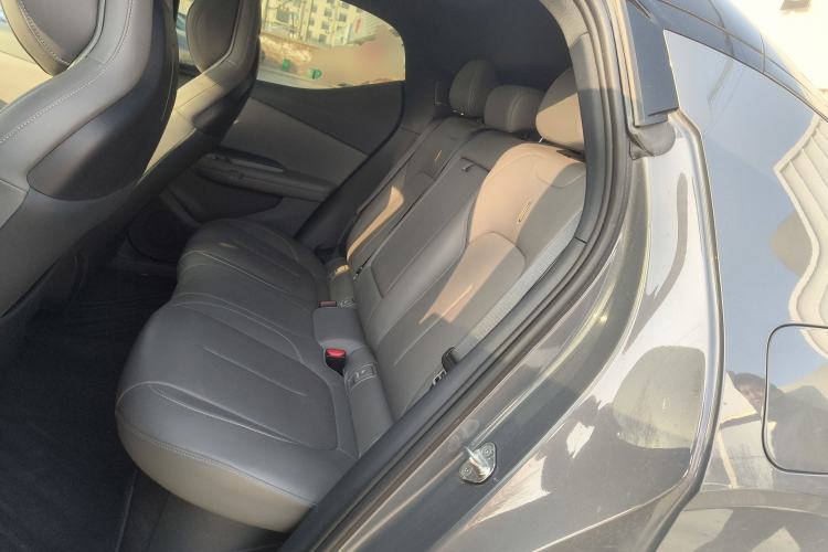 Used Lynk & Co Z20 2025 530 km Range Rear-Wheel Drive Max Left Rear Seat