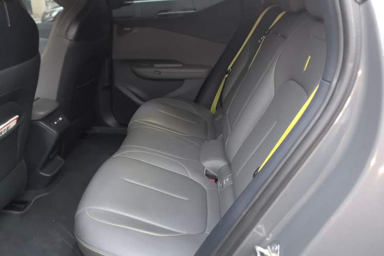 Used Lynk & Co Z20 2025 530 km Range Rear-Drive Max "Chasing the Sun" Edition Left Rear Seat