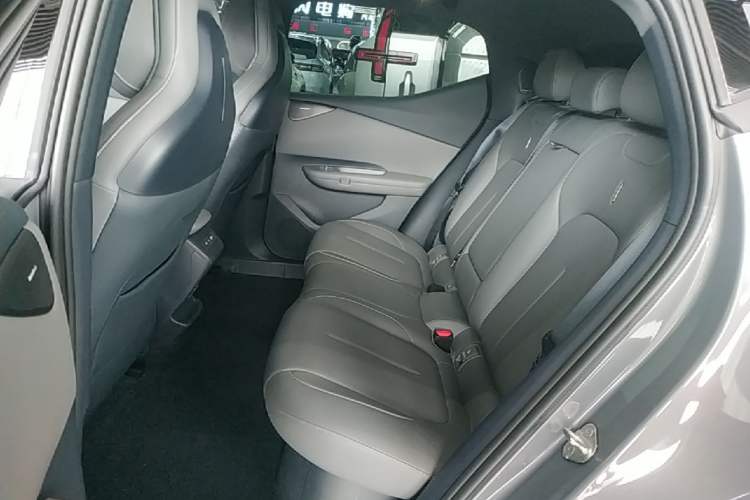 Used Lynk & Co Z20 2025 530 km Range Rear-Wheel Drive Max Left Rear Seat