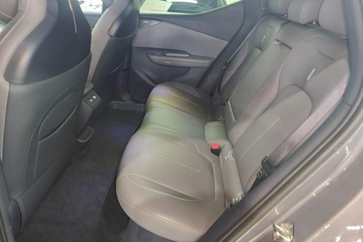 Used Lynk & Co Z20 2025 530 km Range Rear-Wheel Drive Max Left Rear Seat