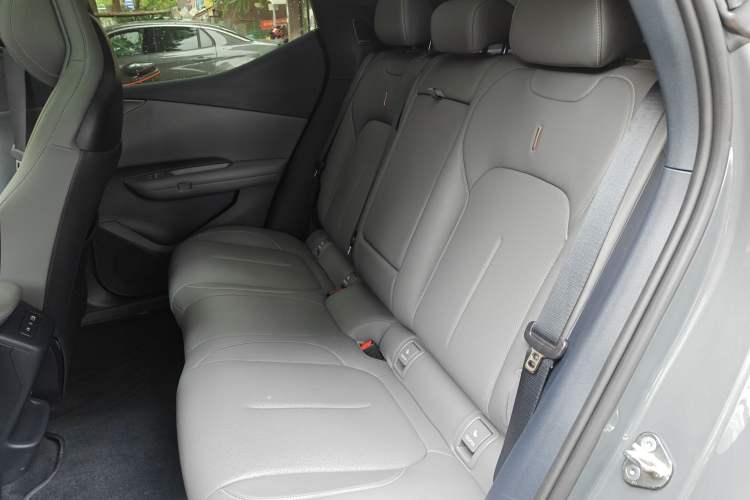 Used Lynk & Co Z20 2025 530 km Range Rear-Wheel Drive Max Left Rear Seat