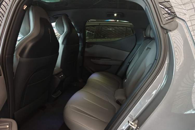 Used Lynk & Co Z20 2025 530 km Range Rear-Wheel Drive Max Left Rear Seat