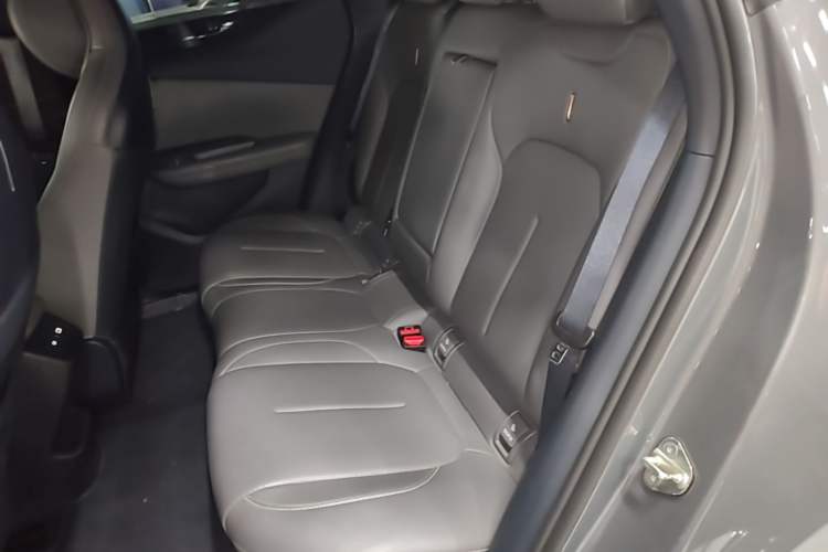 Used Lynk & Co Z20 2025 530 km Range Rear-Wheel Drive Max Left Rear Seat