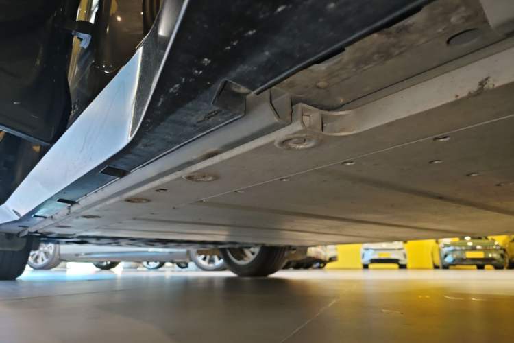 Used Lynk & Co Z20 2025 530 km Range Rear-Wheel Drive Pro Left Side Sill