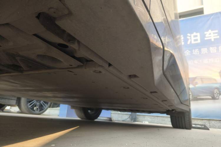 Used Lynk & Co Z20 2025 530 km Range Rear-Wheel Drive Max Left Side Sill