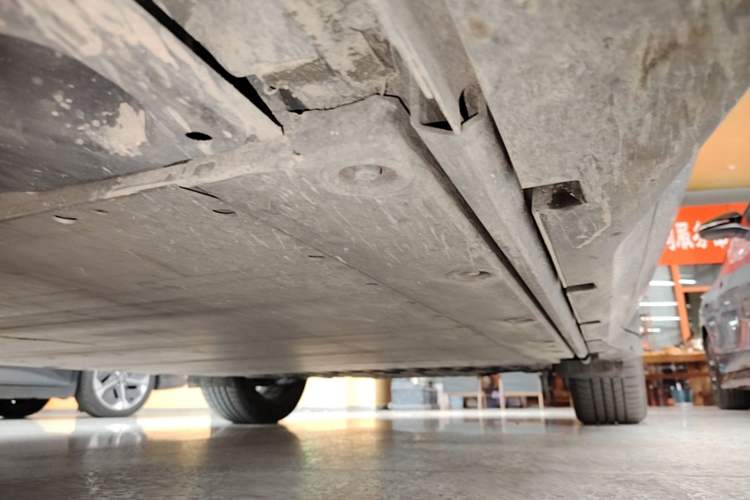 Used Lynk & Co Z20 2025 530 km Range Rear-Wheel Drive Pro Left Side Sill