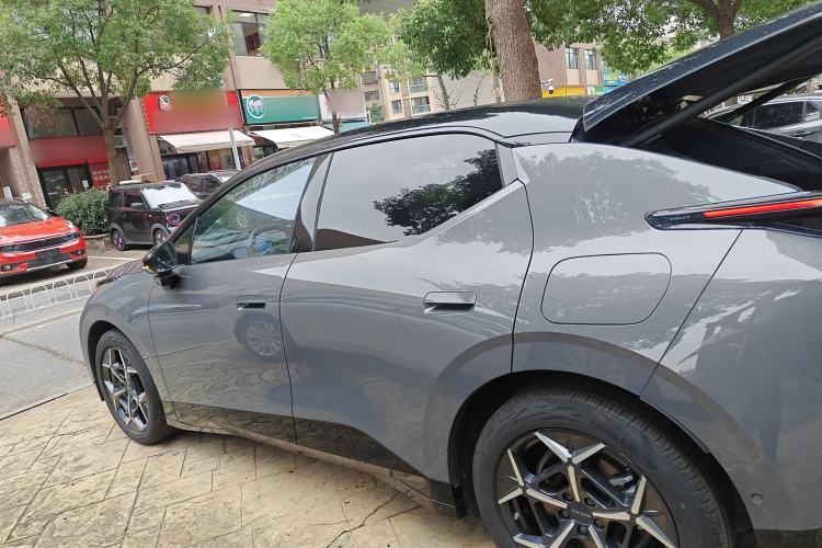 Used Lynk & Co Z20 2025 530 km Range Rear-Wheel Drive Max Left Side