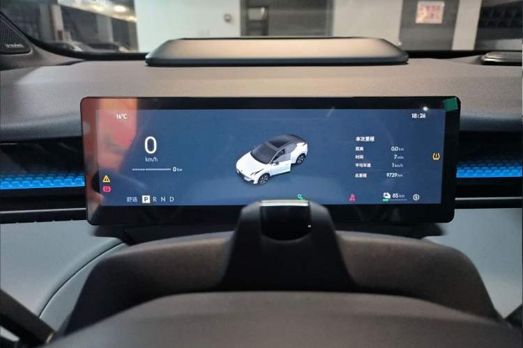 Used Lynk & Co Z20 2025 530 km Range Rear-Wheel Drive Max Odometer Close Up