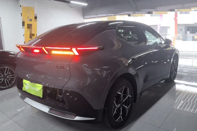 Used Lynk & Co Z20 2025 530 km Range Rear-Wheel Drive Pro Rear Right 45 Deg
