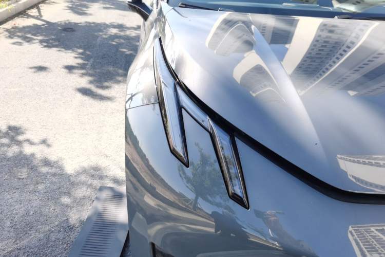 Used Lynk & Co Z20 2025 530 km Range Rear-Drive Max "Chasing the Sun" Edition Right Front Headlight