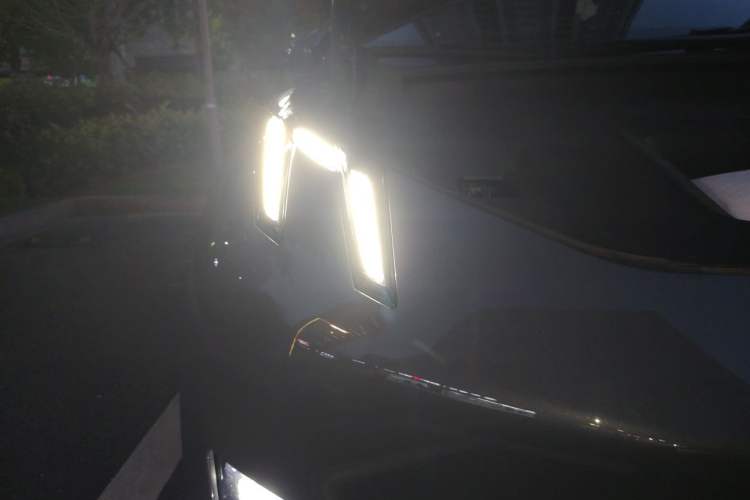 Used Lynk & Co Z20 2025 530 km Range Rear-Wheel Drive Pro Right Front Headlight