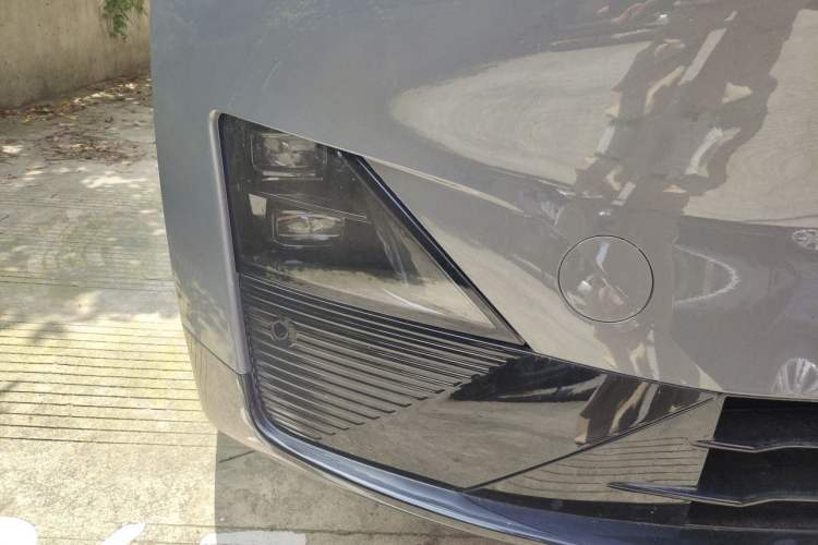 Used Lynk & Co Z20 2025 530 km Range Rear-Wheel Drive Pro Right Front Headlight