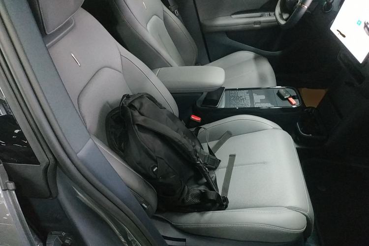Used Lynk & Co Z20 2025 530 km Range Rear-Wheel Drive Max Right Front Seat