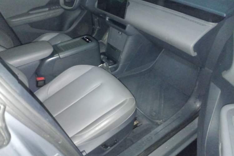 Used Lynk & Co Z20 2025 530 km Range Rear-Wheel Drive Pro Right Front Seat