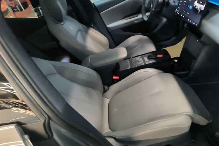 Used Lynk & Co Z20 2025 530 km Range Rear-Wheel Drive Max Right Front Seat