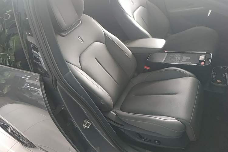 Used Lynk & Co Z20 2025 530 km Range Rear-Wheel Drive Max Right Front Seat