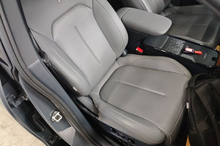 Used Lynk & Co Z20 2025 530 km Range Rear-Wheel Drive Max Right Front Seat