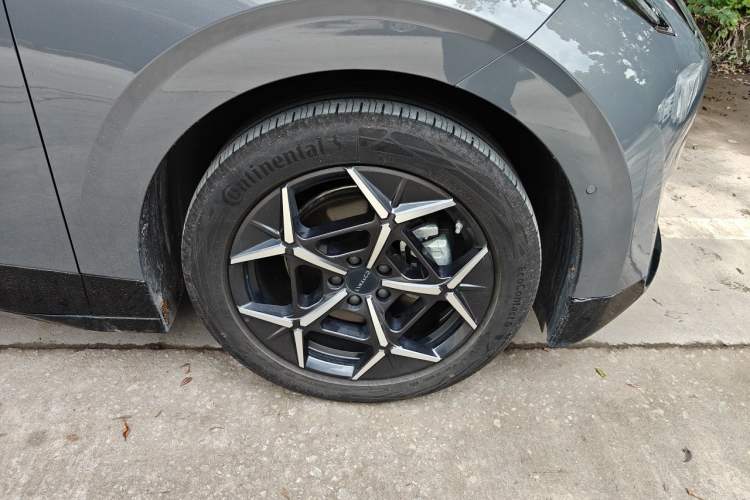 Used Lynk & Co Z20 2025 530 km Range Rear-Wheel Drive Max Right Front Wheel Hub