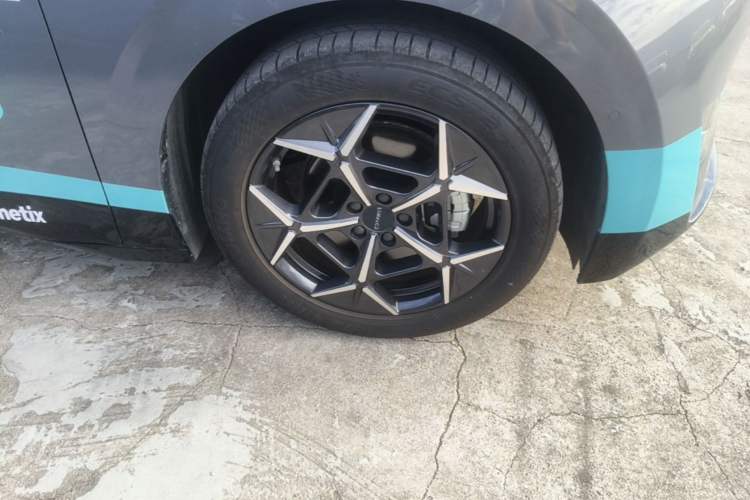 Used Lynk & Co Z20 2025 530 km Range Rear-Wheel Drive Pro Right Front Wheel Hub