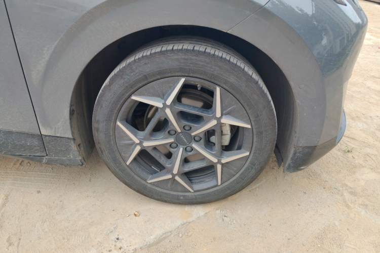 Used Lynk & Co Z20 2025 530 km Range Rear-Wheel Drive Max Right Front Wheel Hub
