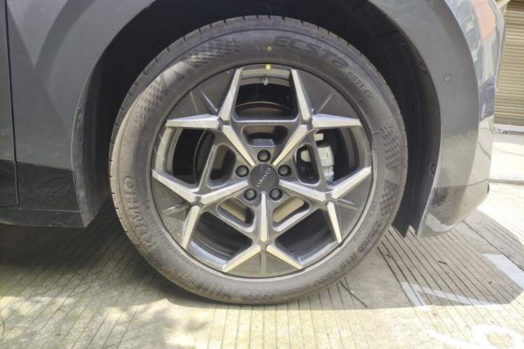 Used Lynk & Co Z20 2025 530 km Range Rear-Wheel Drive Pro Right Front Wheel Hub