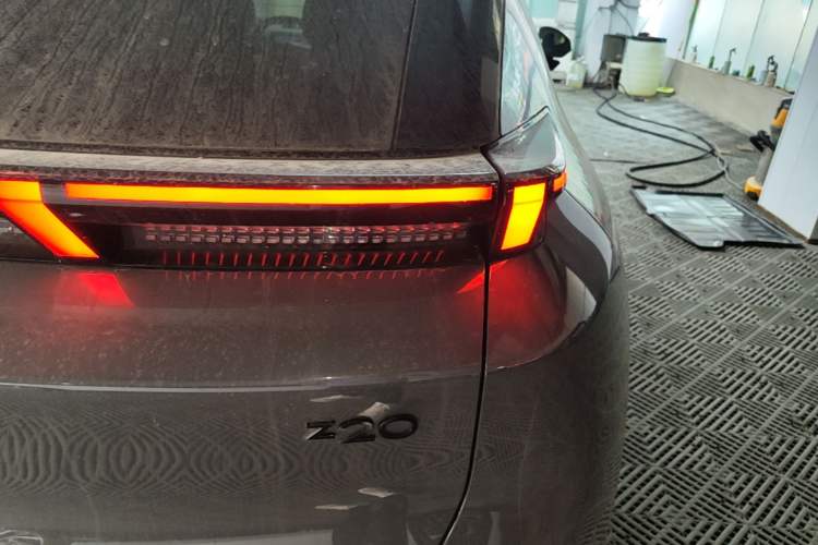 Used Lynk & Co Z20 2025 530 km Range Rear-Wheel Drive Max Right Rear Taillight