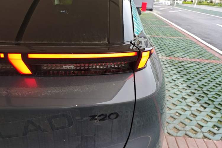 Used Lynk & Co Z20 2025 530 km Range Rear-Wheel Drive Max Right Rear Taillight