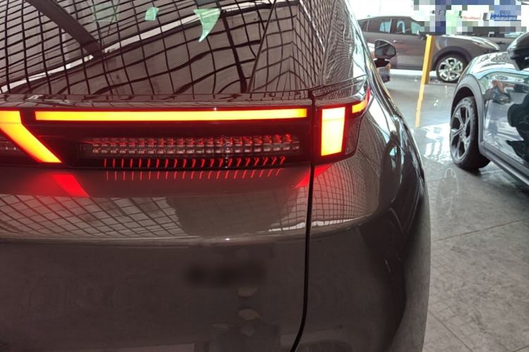 Used Lynk & Co Z20 2025 530 km Range Rear-Wheel Drive Max Right Rear Taillight