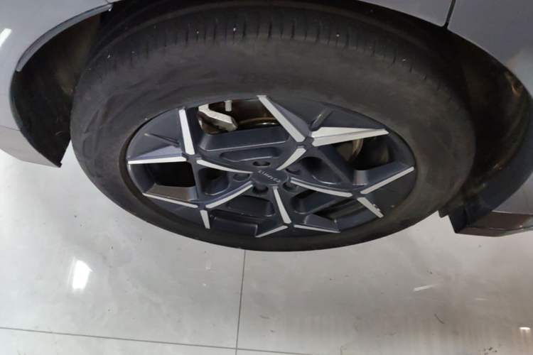Used Lynk & Co Z20 2025 530 km Range Rear-Wheel Drive Max Right Rear Wheel Hub