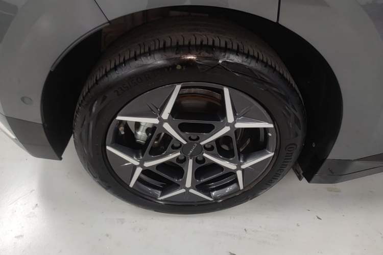 Used Lynk & Co Z20 2025 530 km Range Rear-Wheel Drive Max Right Rear Wheel Hub
