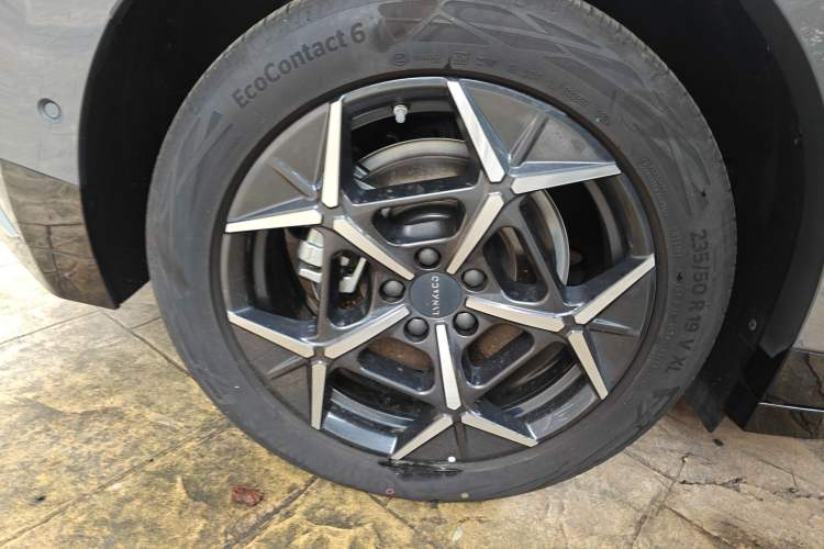 Used Lynk & Co Z20 2025 530 km Range Rear-Wheel Drive Max Right Rear Wheel Hub