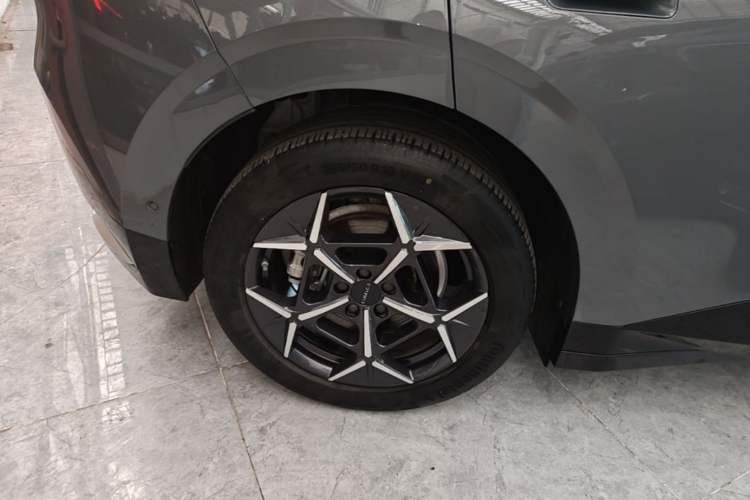 Used Lynk & Co Z20 2025 530 km Range Rear-Wheel Drive Max Right Rear Wheel Hub
