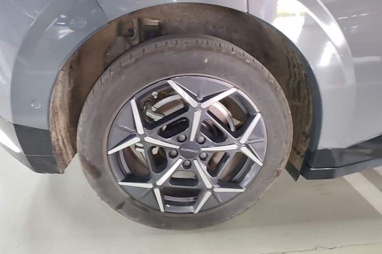 Used Lynk & Co Z20 2025 530 km Range Rear-Wheel Drive Max Right Rear Wheel Hub