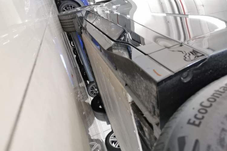 Used Lynk & Co Z20 2025 530 km Range Rear-Wheel Drive Max Right Side Sill