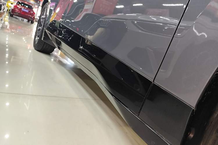 Used Lynk & Co Z20 2025 530 km Range Rear-Wheel Drive Max Right Side Sill