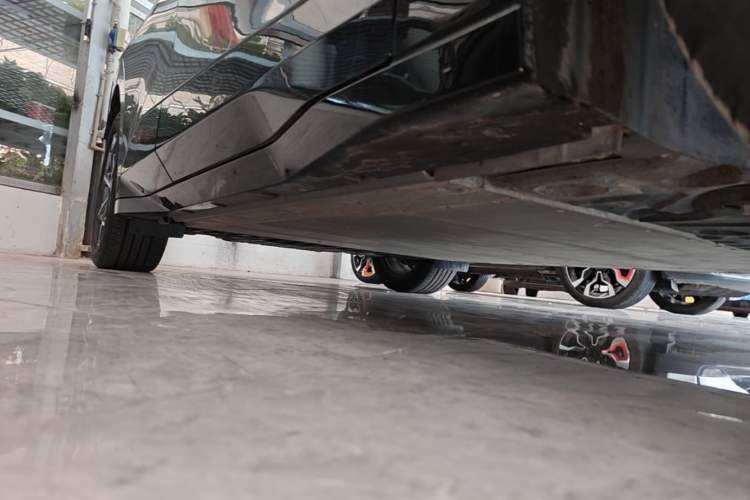 Used Lynk & Co Z20 2025 530 km Range Rear-Wheel Drive Max Right Side Sill