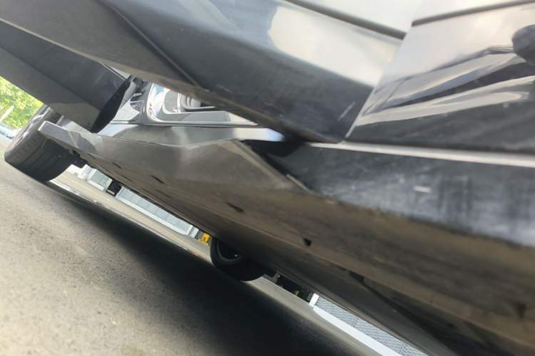 Used Lynk & Co Z20 2025 530 km Range Rear-Wheel Drive Max Right Side Sill