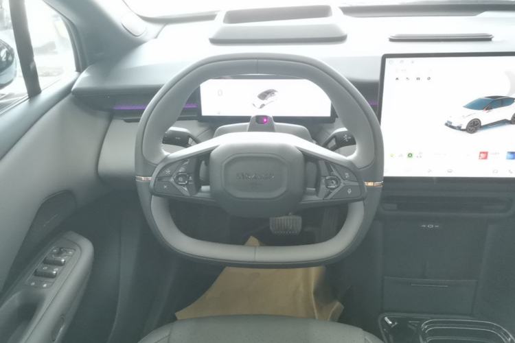 Used Lynk & Co Z20 2025 530 km Range Rear-Wheel Drive Max Steering Wheel