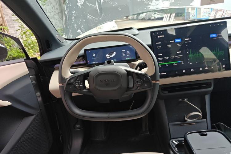 Used Lynk & Co Z20 2025 530 km Range Rear-Wheel Drive Max Steering Wheel